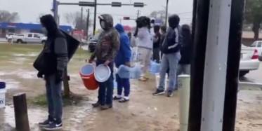 ABD'liler Su ve Tüp Kuyruğuna Girdi