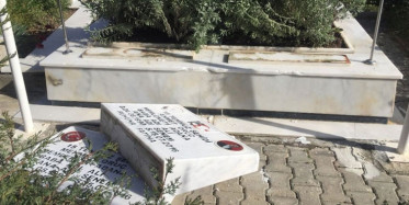 Adana'da İkiz Polis Memurlarının Mezarlarına Hain Saldırı