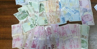 Adana’da Kumarhane Kapısı Koçbaşıyla Açılarak Baskın Yapıldı