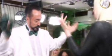 Adnan Oktar ve Kedicikten Dans Şov