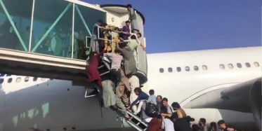 Afganlılar Ülkeden Gidebilmek için Birbirlerini Ezdiler