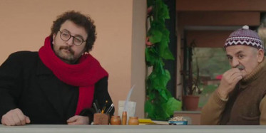 Şair Lütfü Ayşe'ye Şiir Okudu