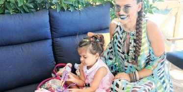 Demet Akalın Kızı Hira'nın Videosunu Yayınladı