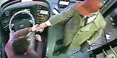 İstanbul'da 'Ulaşıma Zam' Protestosu