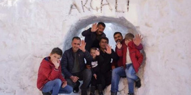 Köyde Kar Tüneli Yaparak Komşuya Gidebiliyorlar