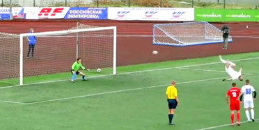 Akrobasi ile Futbolu Birleştiren Penaltı Atışı