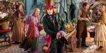 Alis Harikalar Diyarında: Aynanın İçinden Fragman