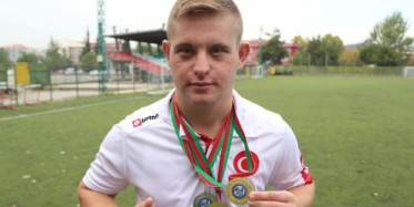 Down Sendromlular Dünya Şampiyonası'nda Ali Topaloğlu, Atletizmde Dünya Şampiyonu Oldu
