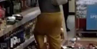 Sinir Krizi Geçirdi! Alkol Reyonunu Yere İndirdi