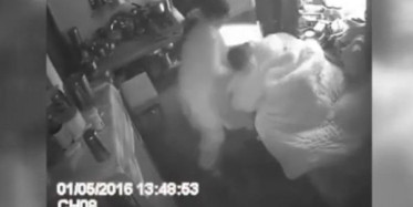 70 Yaşındaki Kaynanasını Öldüresiye Dövdü! (+18)