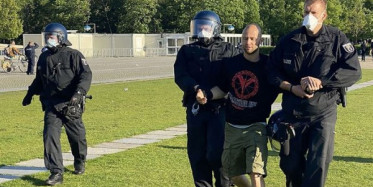 Almanya'da Coronavirüs Kısıtlamaları Protestosu