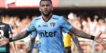 Dani Alves'e Maç Esnasında Büyük Şok Yaşadı