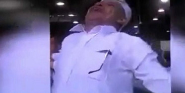 Görme Engelli Adam Kabe'yi Görünce, Gözleri Açıldı!