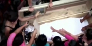 Mezardan Çığlıklar Gelince Açmaya Karar Verdiler ve...