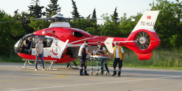 Ambulans Helikopter Ağaçtan Düşen Vatandaşın Yardımına Koştu