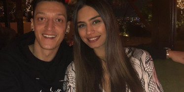 Mesut Özil ve Amine Gülşe'den Rap Şov!