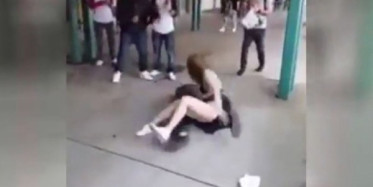 Genç Kız Çocuğu Evire Çevire Dövdü!