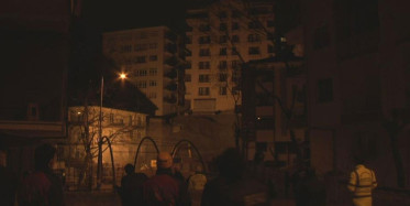 Ankara’da Çökme Tehlikesi Bulunan Binanın İstinat Duvarının Yıkılma Anları