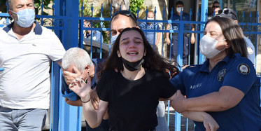 Annesinin Öldüğünü Öğrenen Kız Kriz Geçirdi