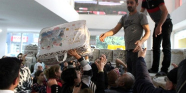 Antalya'da Battaniye Ve Yorgan İzdihamı!