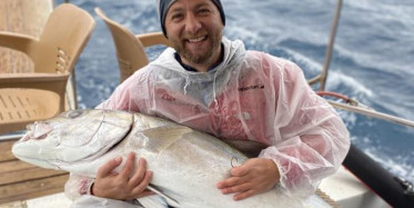 Antalya'da Bir Balıkçı Avının Peşinden Denize Atladı
