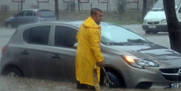 Antalya'da Fırtına Hayatı Olumsuz Etkiledi