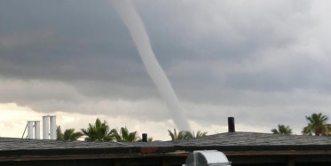 Son Dakika! Antalya’da Hortum Paniği Yaşandı: Çatılar Uçtu