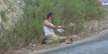 Antalya’da Çıkan Yangında Orman İşçisi Kendi Yarasını Sarıp İşine Devam Etti