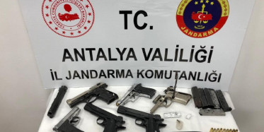 Antalya’da Uyuşturucu Ve Silah Operasyonu Düzenlendi