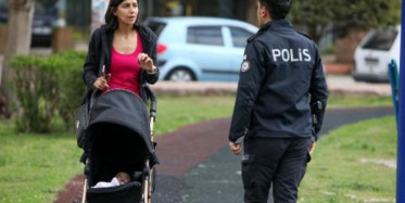 Polis Antalya'da Sokağa Çıkan Vatandaşları Uyardı