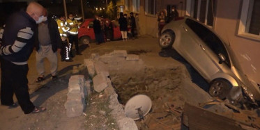 Aracı İle Binaya Çarptı: Mahalleli Deprem Oldu Sandı