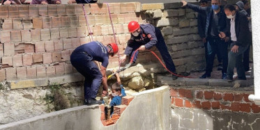 Arnavutköy'de İki Duvar Arasına Düşüp, Sıkıştı