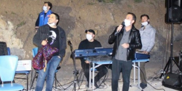 Artvin'de Karantina Altındaki Vatandaşlara Konser Verildi
