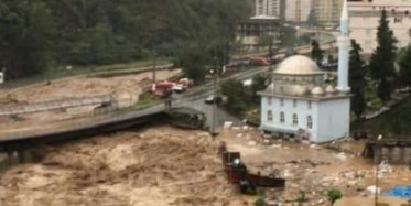  Artvin'de Sel Felaketinden Ötürü Kara Yolu Ulaşımı Kapatıldı