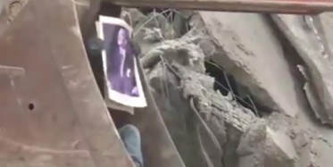 Atatürk Portrelerini Enkazın İçinden Çıkardı