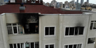 İstanbul'da Bir Binanın En Üst Katında Çıkan Yangın Havadan Görüntülendi!