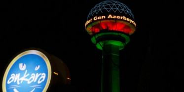 Ankara'da Atakule, Azerbaycan Bayrağı'nın Renkleriyle Aydınlandı