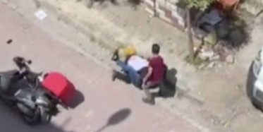 Avcılar'daki Kuryelerin Tekme Tokat Yol Verme Kavgası