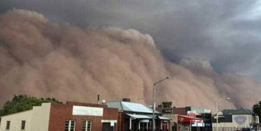 Avustralya'da Dev Kum Fırtınası Kasabaları Yuttu