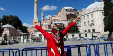 Karar Sonrası Ayasofya Önünde Toplanmalar Başladı