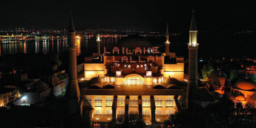 Ayasofya Camii'nde 87 Yıl Sonra Mahya Yandı