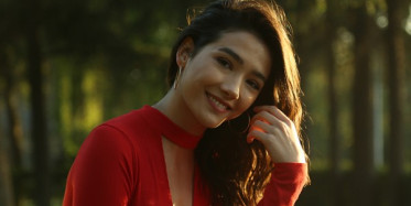 Aybüke Pusat Araba Videosuyla Sosyal Medyayı Salladı