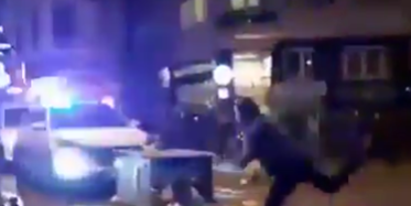 Provokatörler Polis Aracını Taşladı