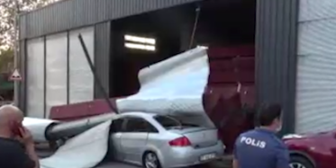 Bisikleti İle Gezerken Tonlarca Demir Üstüne Düştü