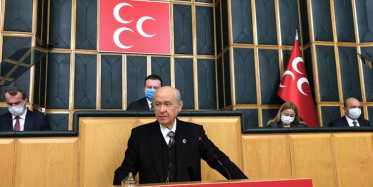 Bahçeli Özlem Gürses'i Tiye Aldı