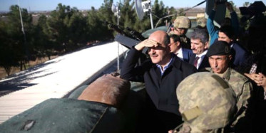 Bakan Soylu'nun Sınırdaki İncelemesi Sırasında Bir Terörist Etkisiz Hale Getirildi!