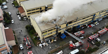 Başakşehir'de Sanayi Sitesindeki 2 İş Yeri Yandı