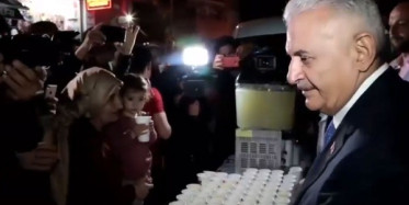 İstanbullular Binali Yıldırım'a Yoğun İlgi Gösteriyor 