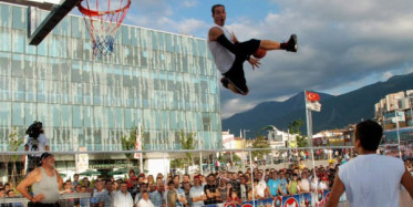 All Star Basket Şovuna Dahil Olan Amca 