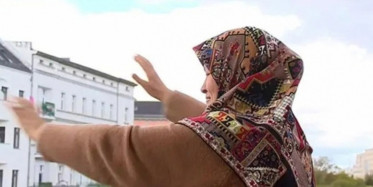 Berlin'de Ayşe Teyze Sosyal Medyada 1 Mayıs Fenomeni Oldu